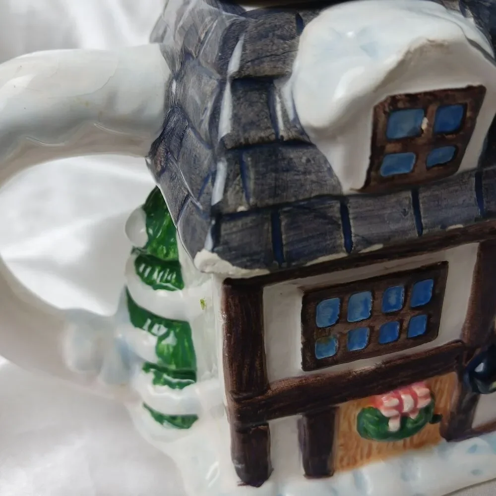 WINTER COTTAGE SCENE TEAPOT